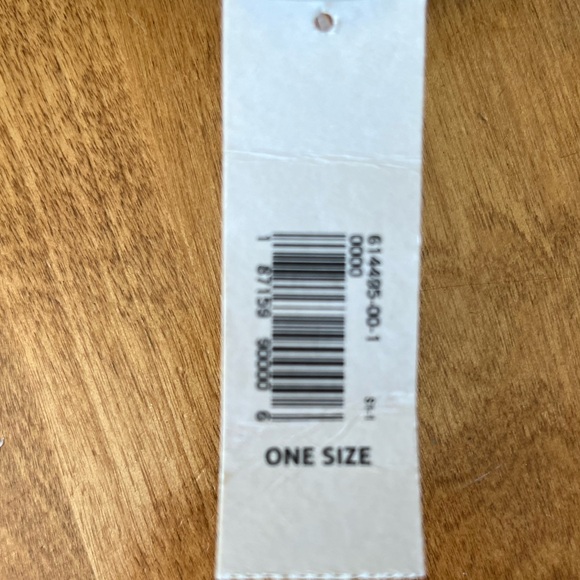 Old Navy Fleece Hat. Black with camouflage inner band. NWT excellent condition - Picture 7 of 7